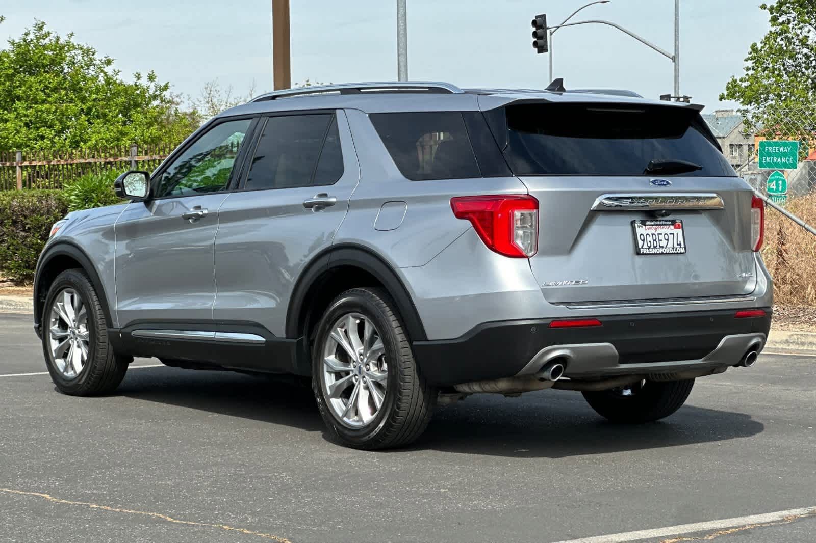 Certified 2021 Ford Explorer Limited w/ Equipment Group 301A image 3