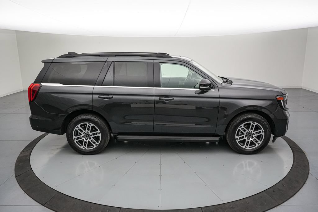 Certified 2025 Ford Expedition Active AWD/4WD image 3