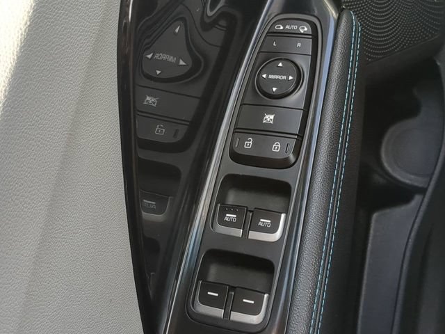 Used 2020 Kia Niro EX Premium FWD image 25