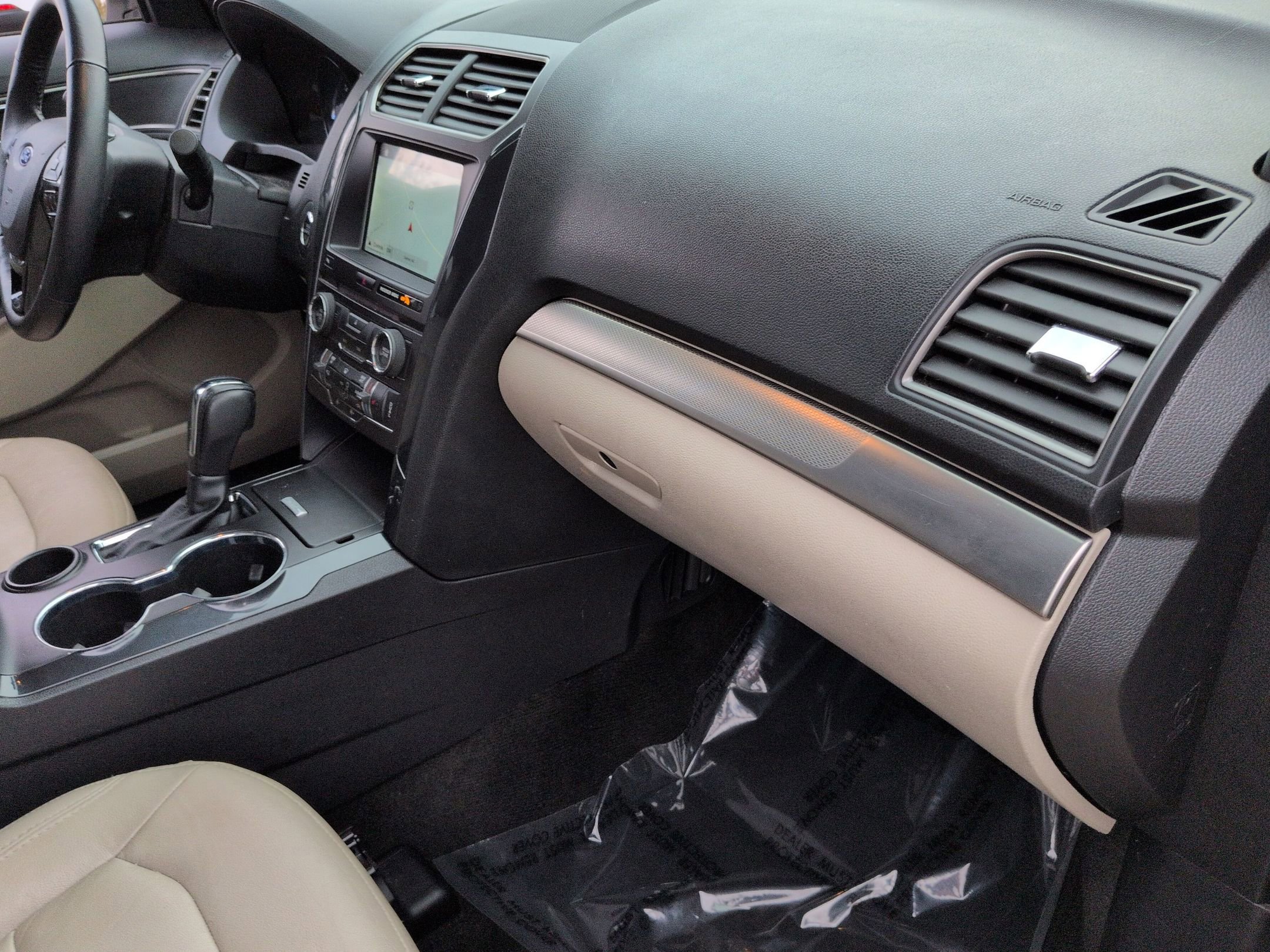 Certified 2018 Ford Explorer XLT w/ Equipment Group 202A image 34