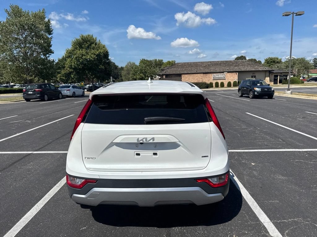 Used 2023 Kia Niro LX FWD image 9