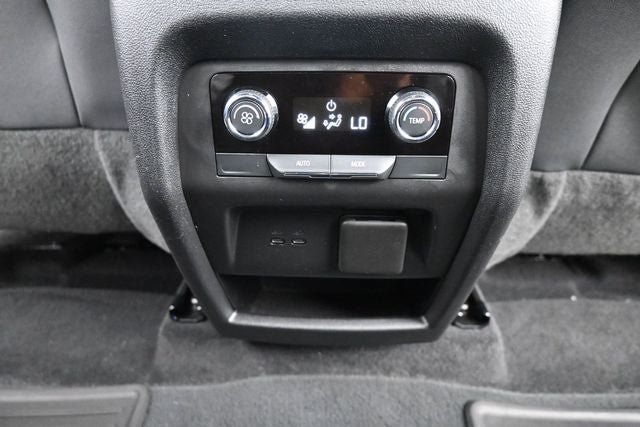 Used 2024 Chevrolet Traverse Z71 AWD/4WD image 23