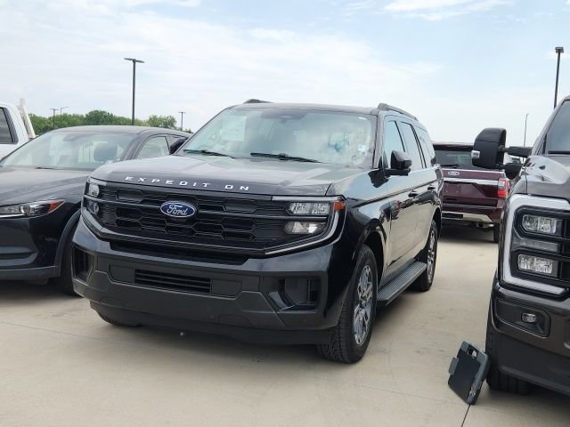 Certified 2025 Ford Expedition Active AWD/4WD image 2