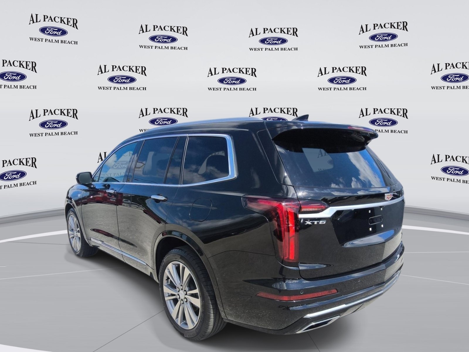 Used 2023 Cadillac XT6 Premium Luxury w/ Technology Package FWD image 4