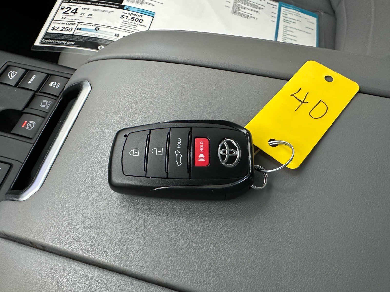 Used 2024 Toyota Highlander XLE AWD/4WD image 31