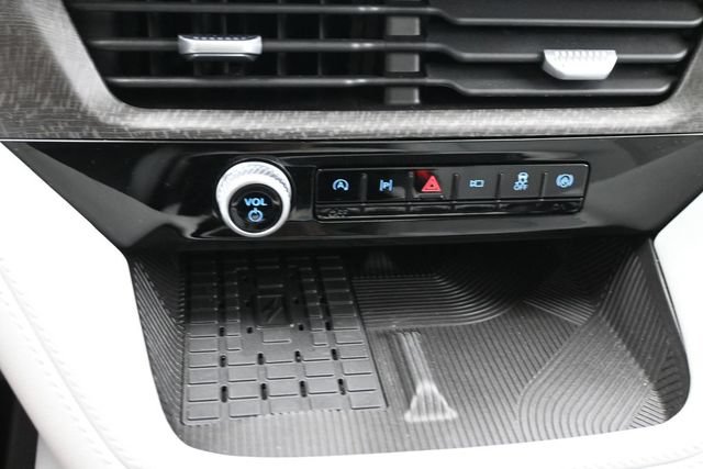Certified 2025 Ford Explorer Platinum w/ Ultimate Package AWD/4WD image 18
