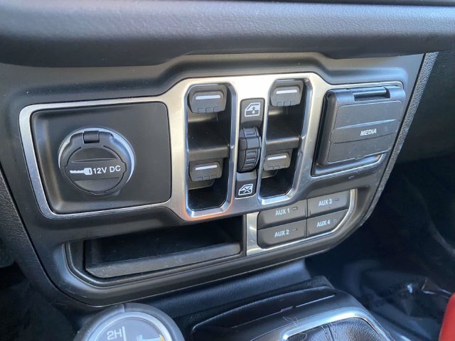 Used 2025 Jeep Wrangler Unlimited Sahara w/ Safety Group AWD/4WD image 27