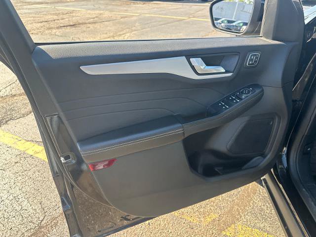Certified 2025 Ford Escape Platinum AWD/4WD image 30