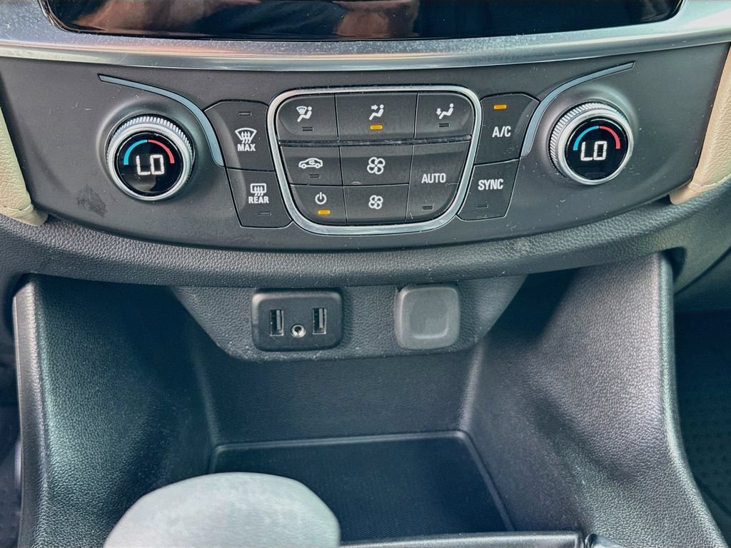 Used 2022 Chevrolet Traverse LS FWD image 15