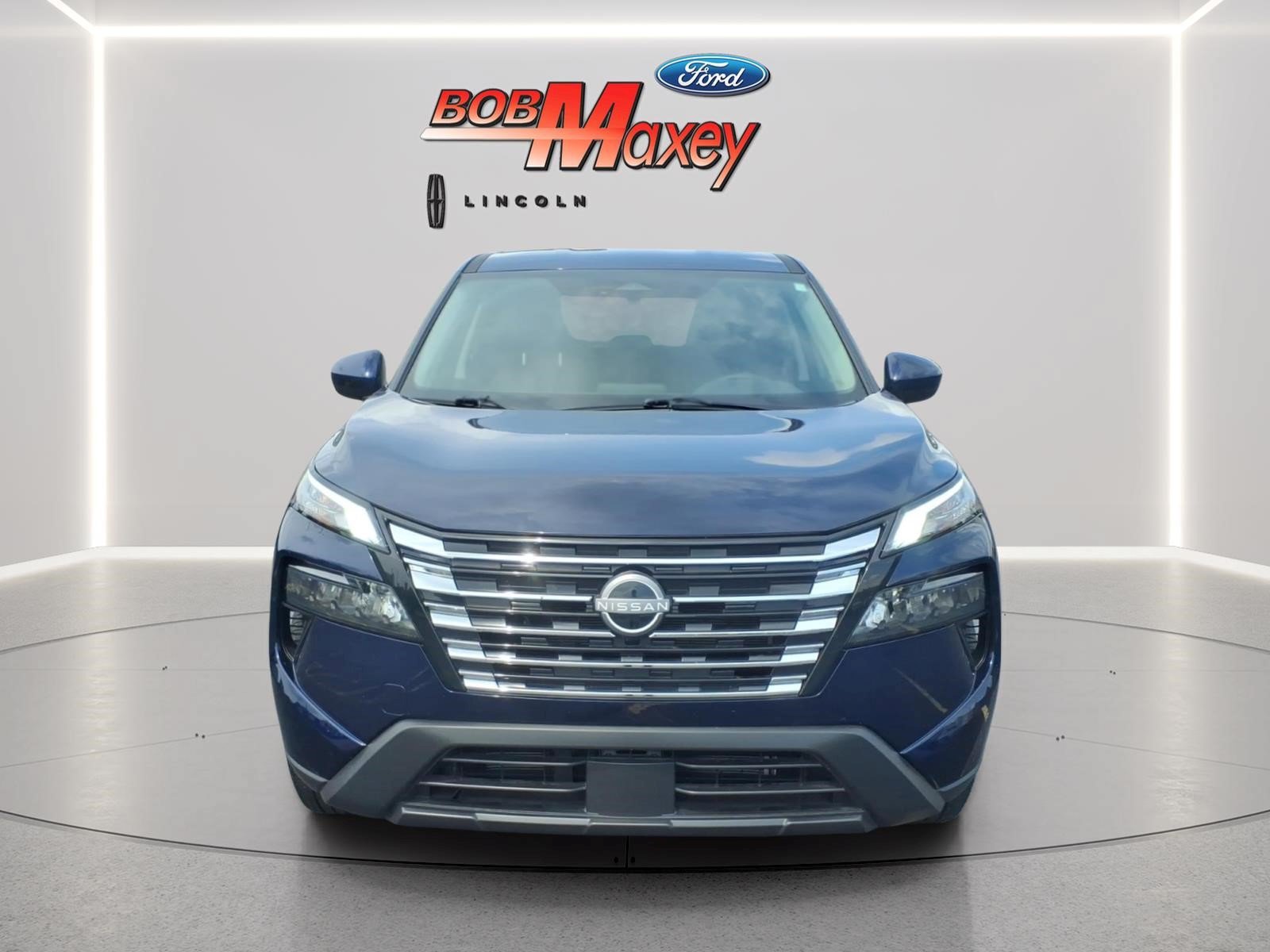 Used 2026 Nissan Rogue SV FWD image 2