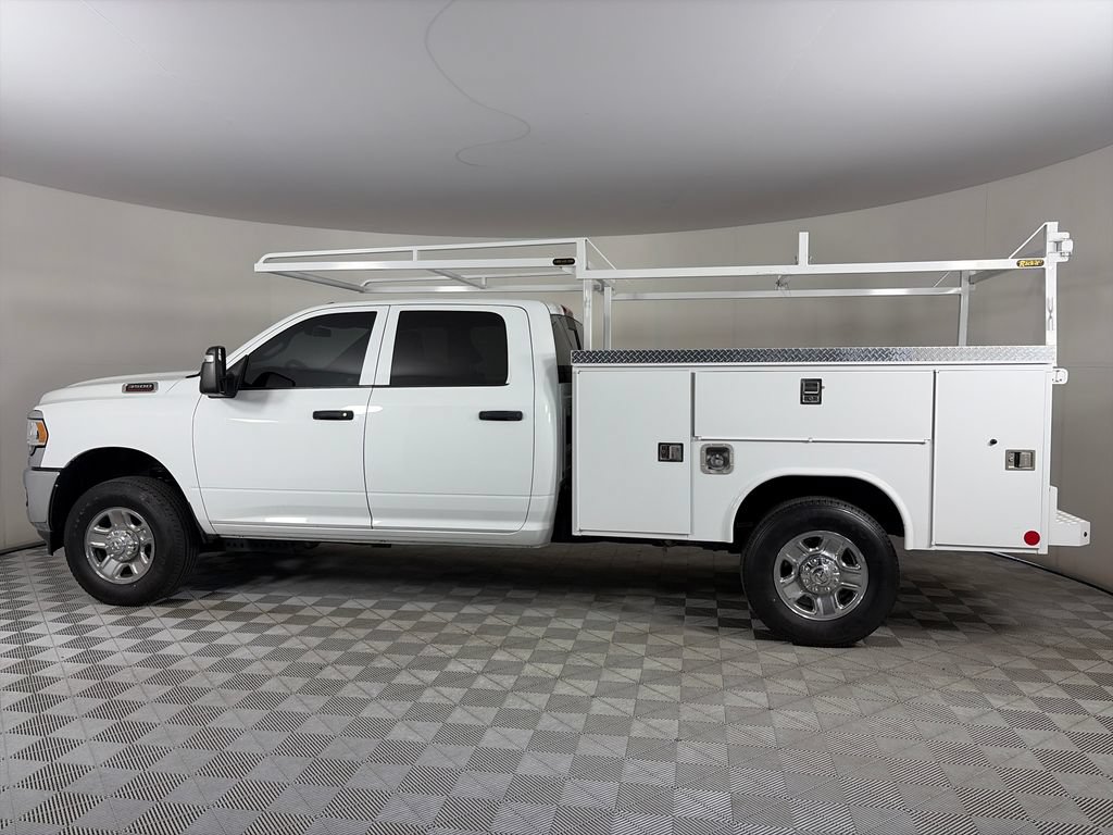 Used 2024 RAM 3500 Tradesman w/ Chrome Appearance Group AWD/4WD image 4