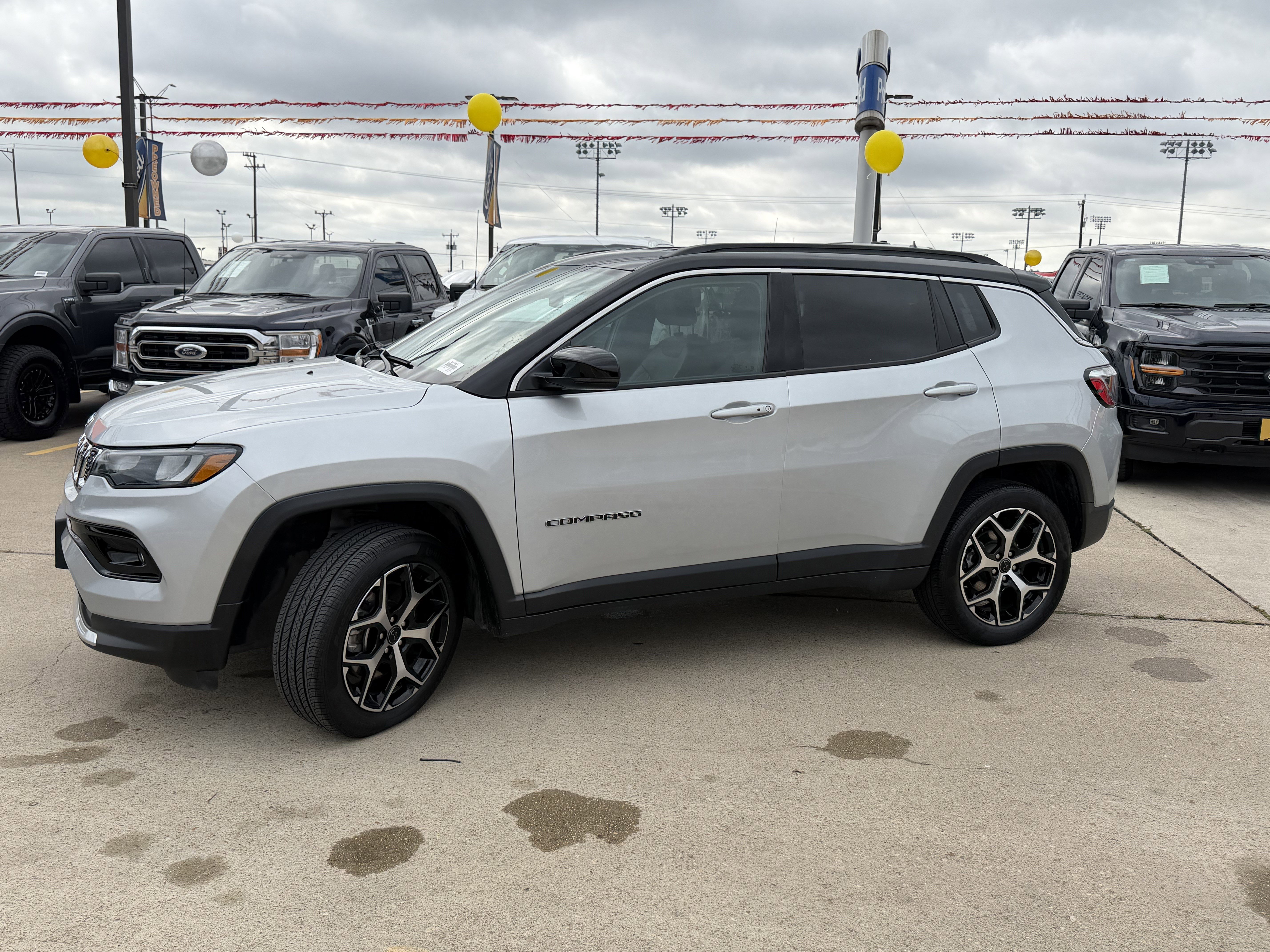 Used 2025 Jeep Compass Limited AWD/4WD image 11