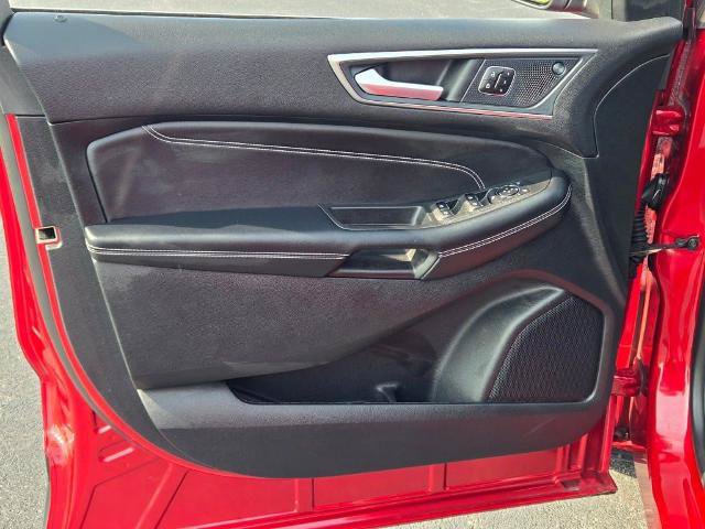 Certified 2024 Ford Edge Titanium AWD/4WD image 19