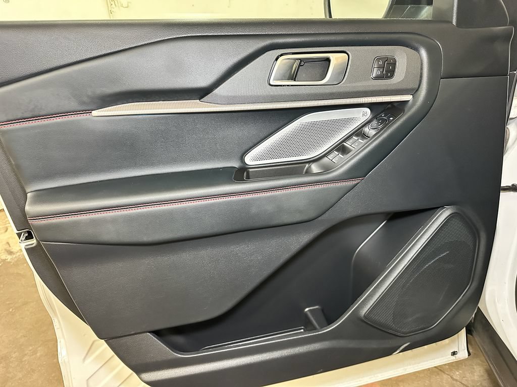 Certified 2025 Ford Explorer ST AWD/4WD image 23