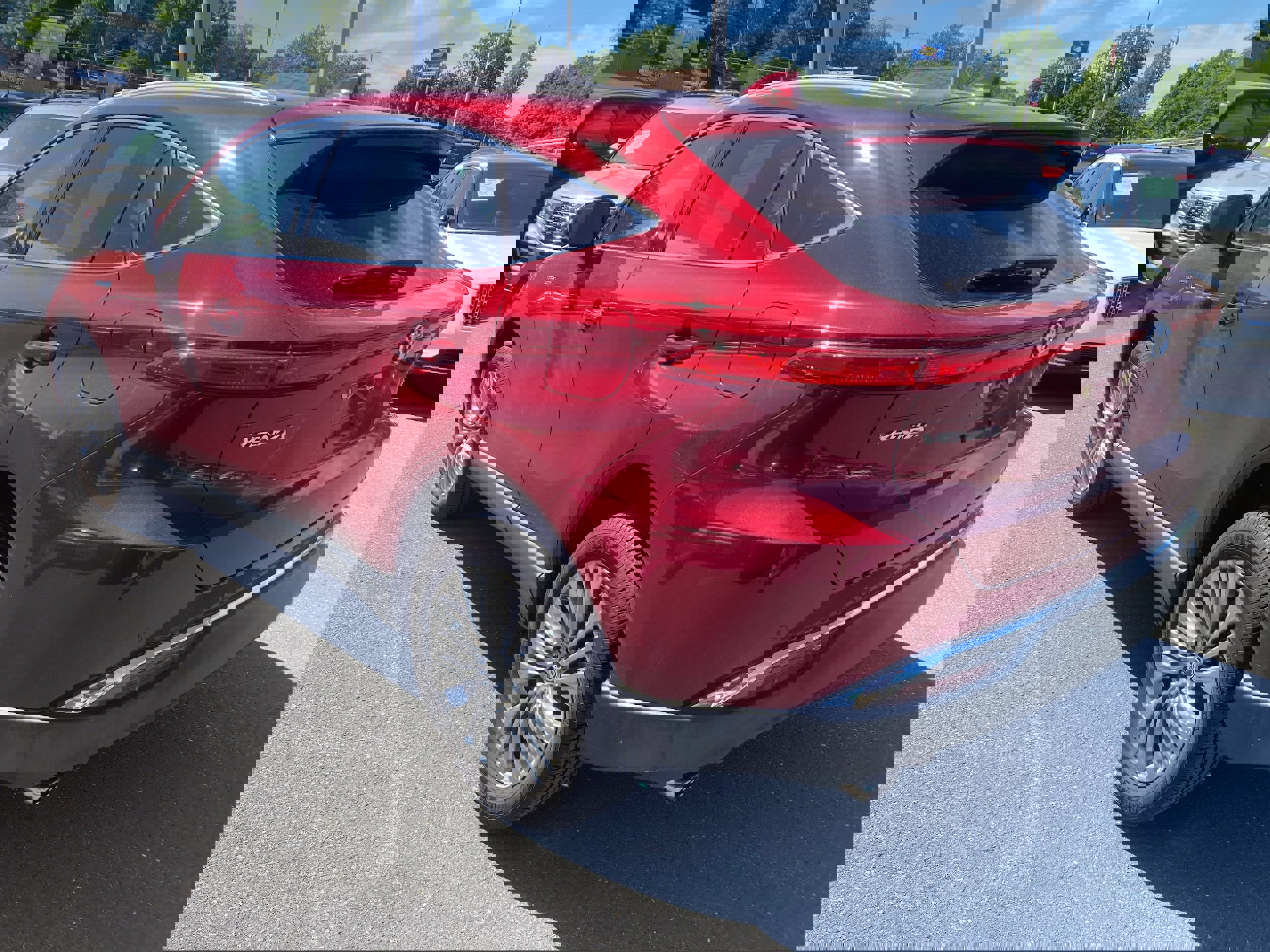 Used 2021 Toyota Venza XLE w/ Softex Package image 3