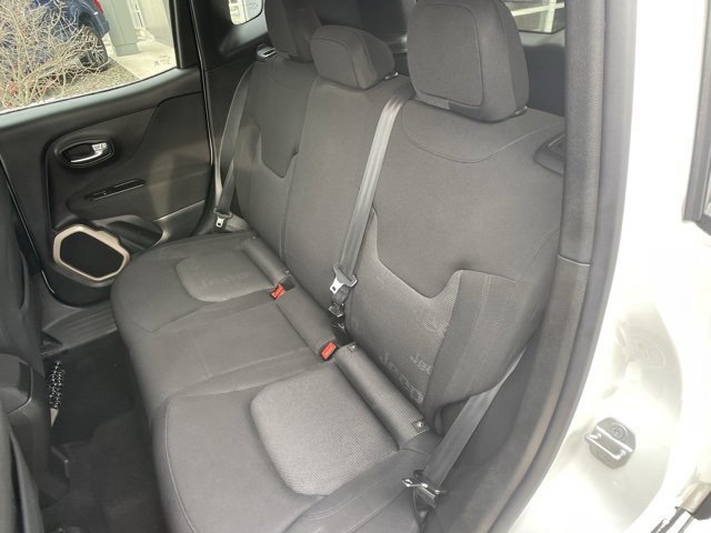 Used 2017 Jeep Renegade Latitude w/ Cold Weather Group image 32
