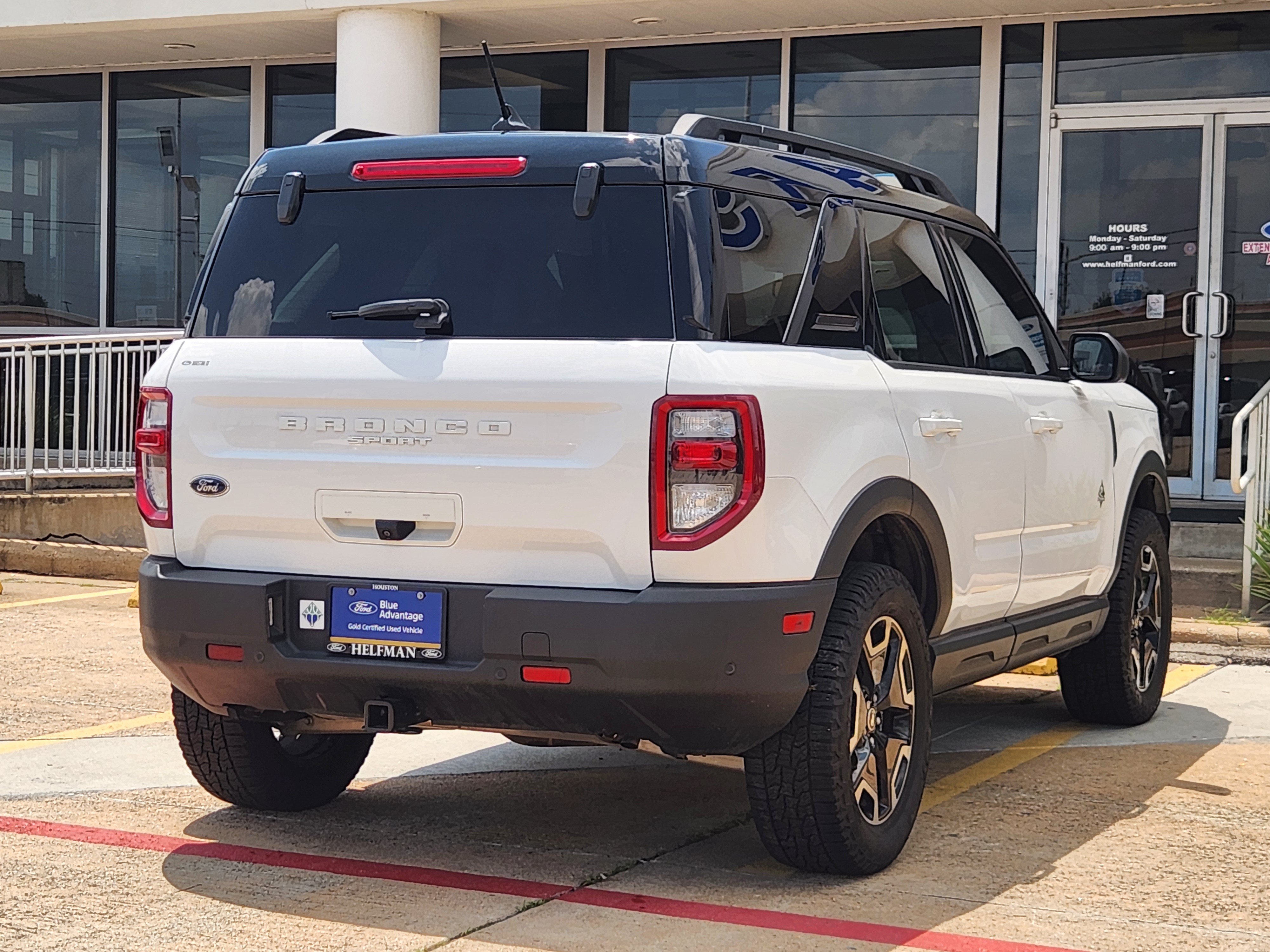 Certified 2022 Ford Bronco Sport Outer Banks w/ Tech Package AWD/4WD image 4