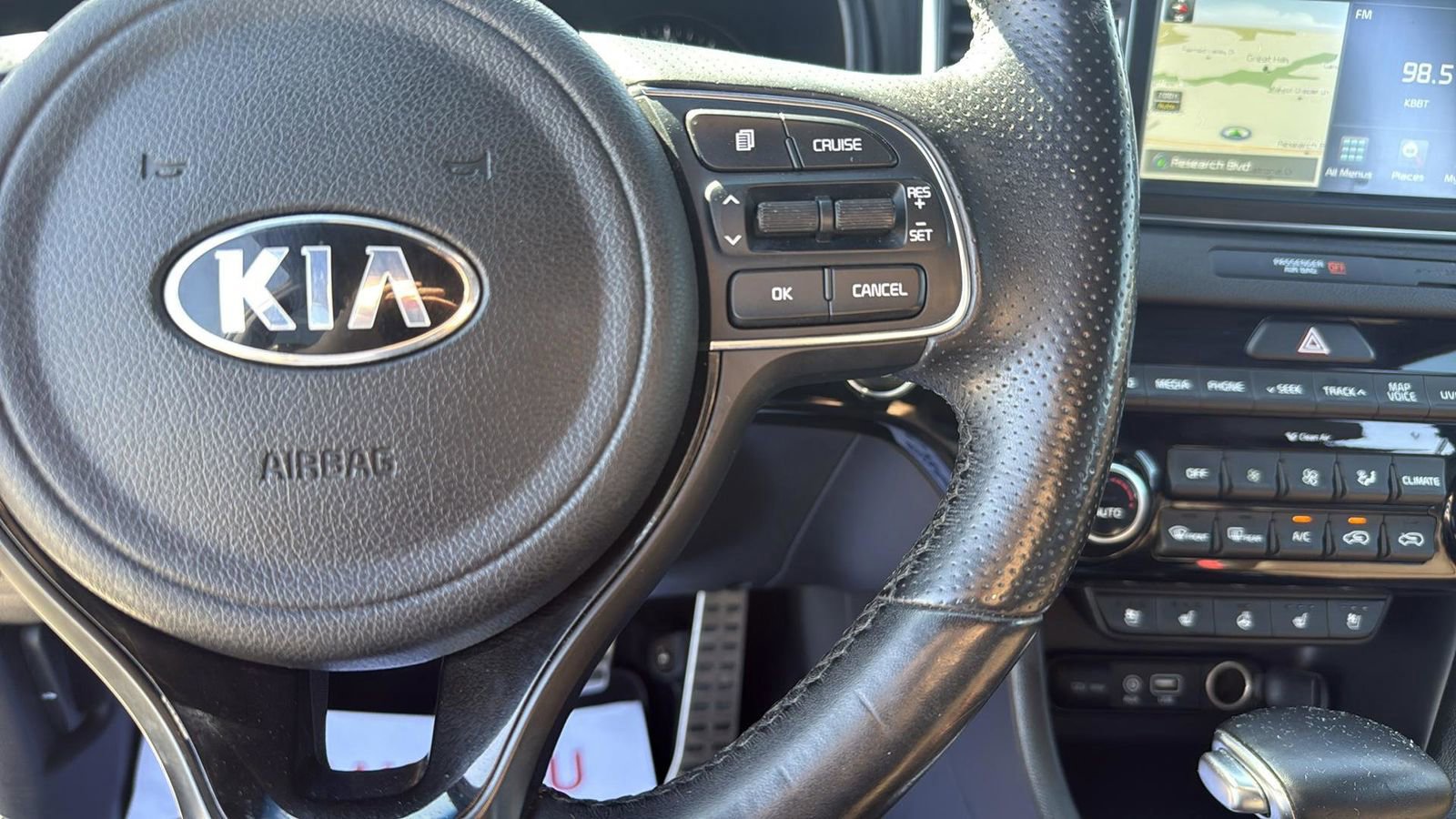 Used 2017 Kia Sportage SX image 12