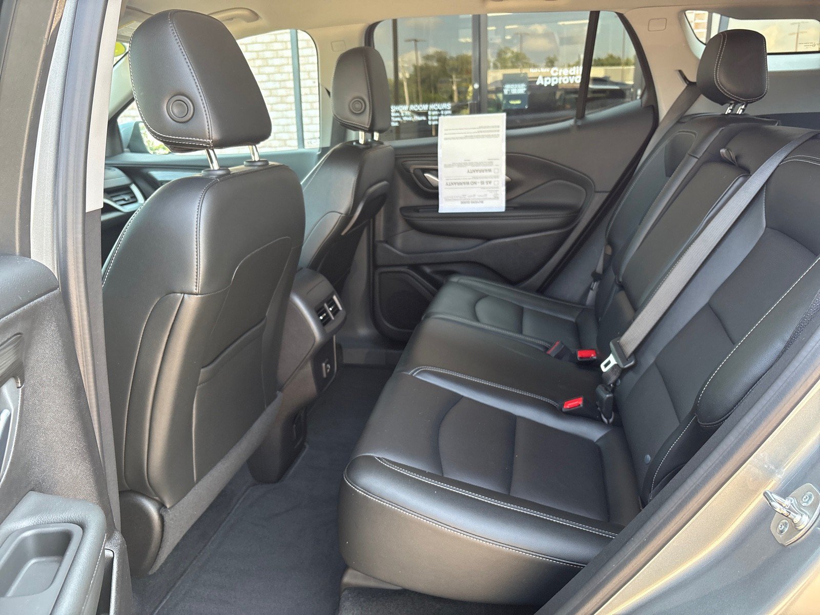 Used 2024 GMC Terrain SLT AWD/4WD image 4