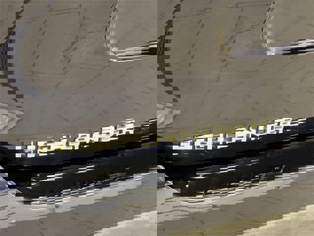 Used 2024 Toyota Highlander XLE image 19