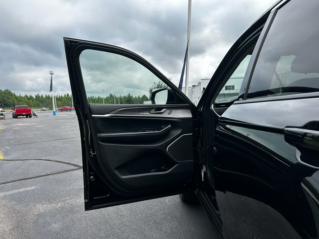 Used 2022 Jeep Grand Cherokee Limited AWD/4WD image 18