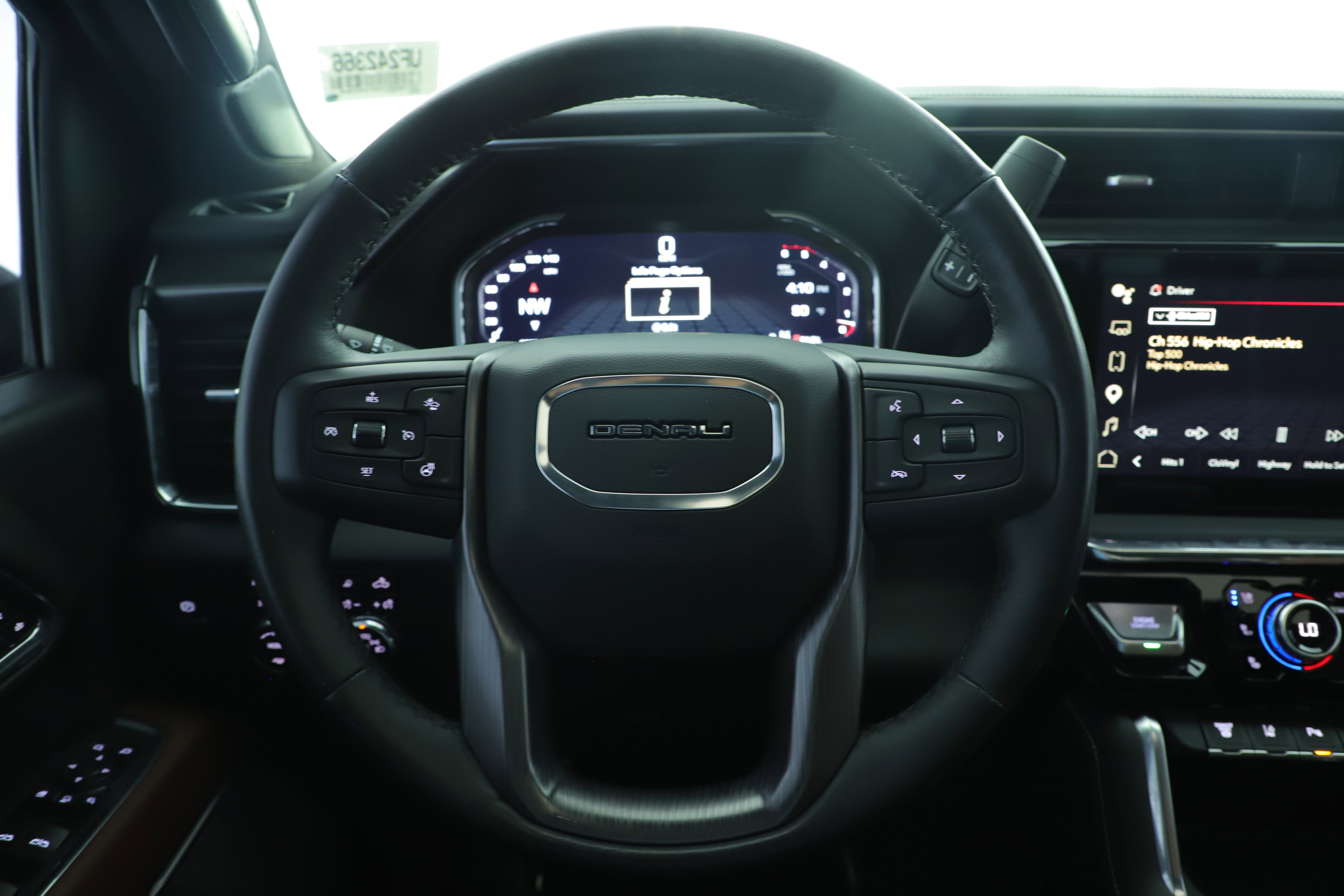 Used 2024 GMC Sierra 2500 Denali Ultimate AWD/4WD image 16