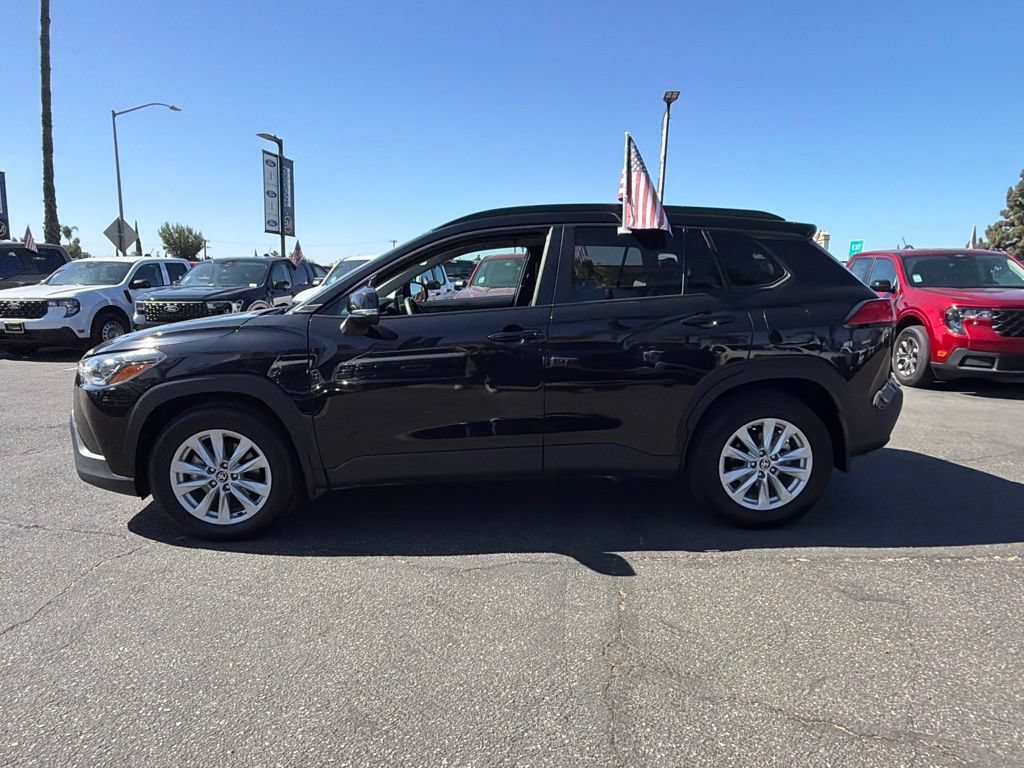 Used 2024 Toyota Corolla Cross LE FWD image 7