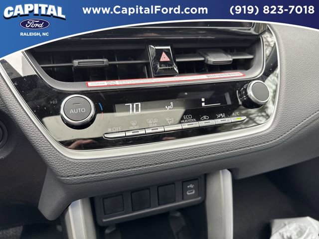 Used 2025 Toyota Corolla Cross AWD Hybrid w/ Moonroof Package image 29