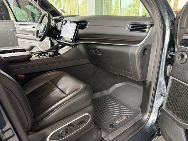 Used 2023 Jeep Wagoneer Base image 21
