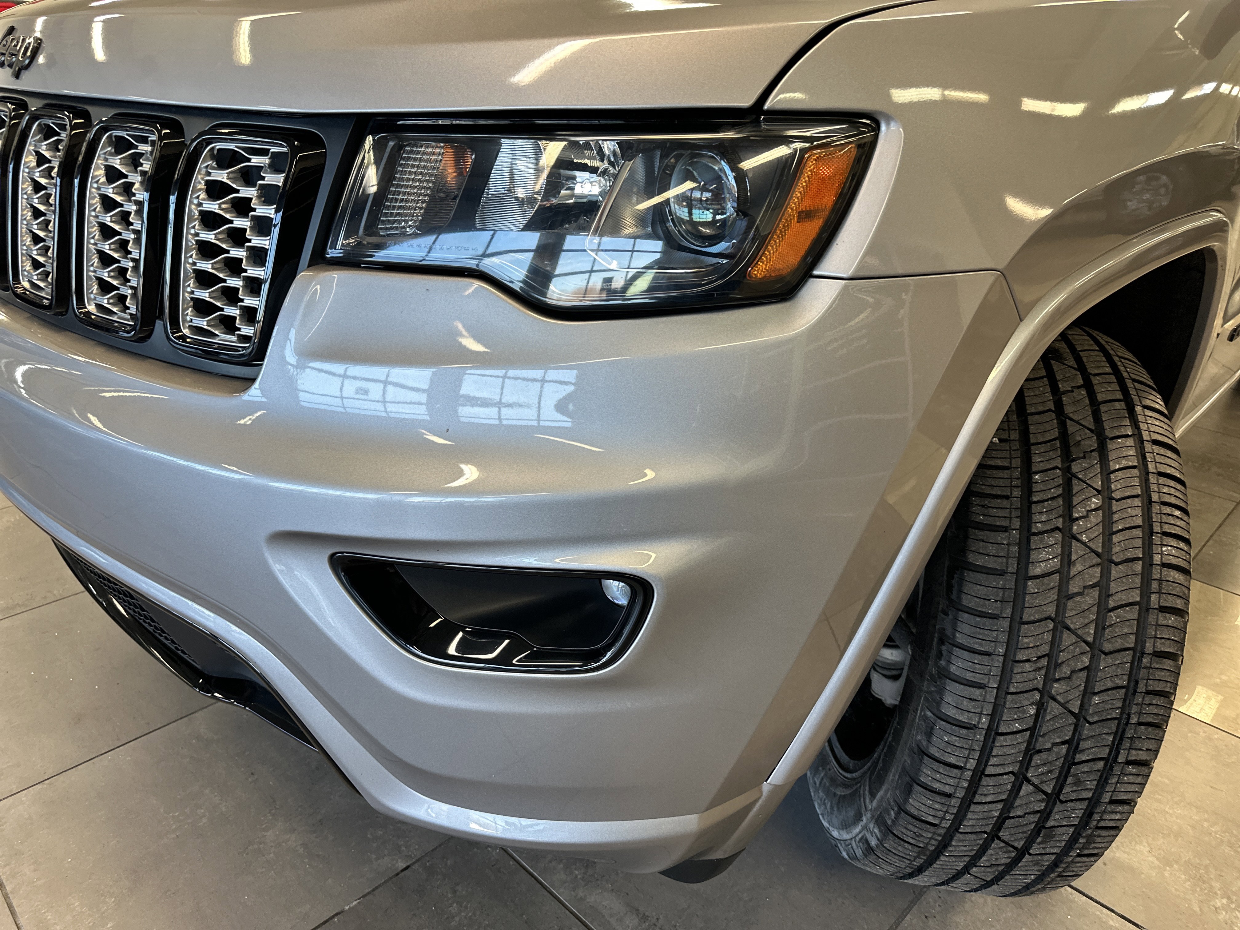 Used 2018 Jeep Grand Cherokee Altitude image 16