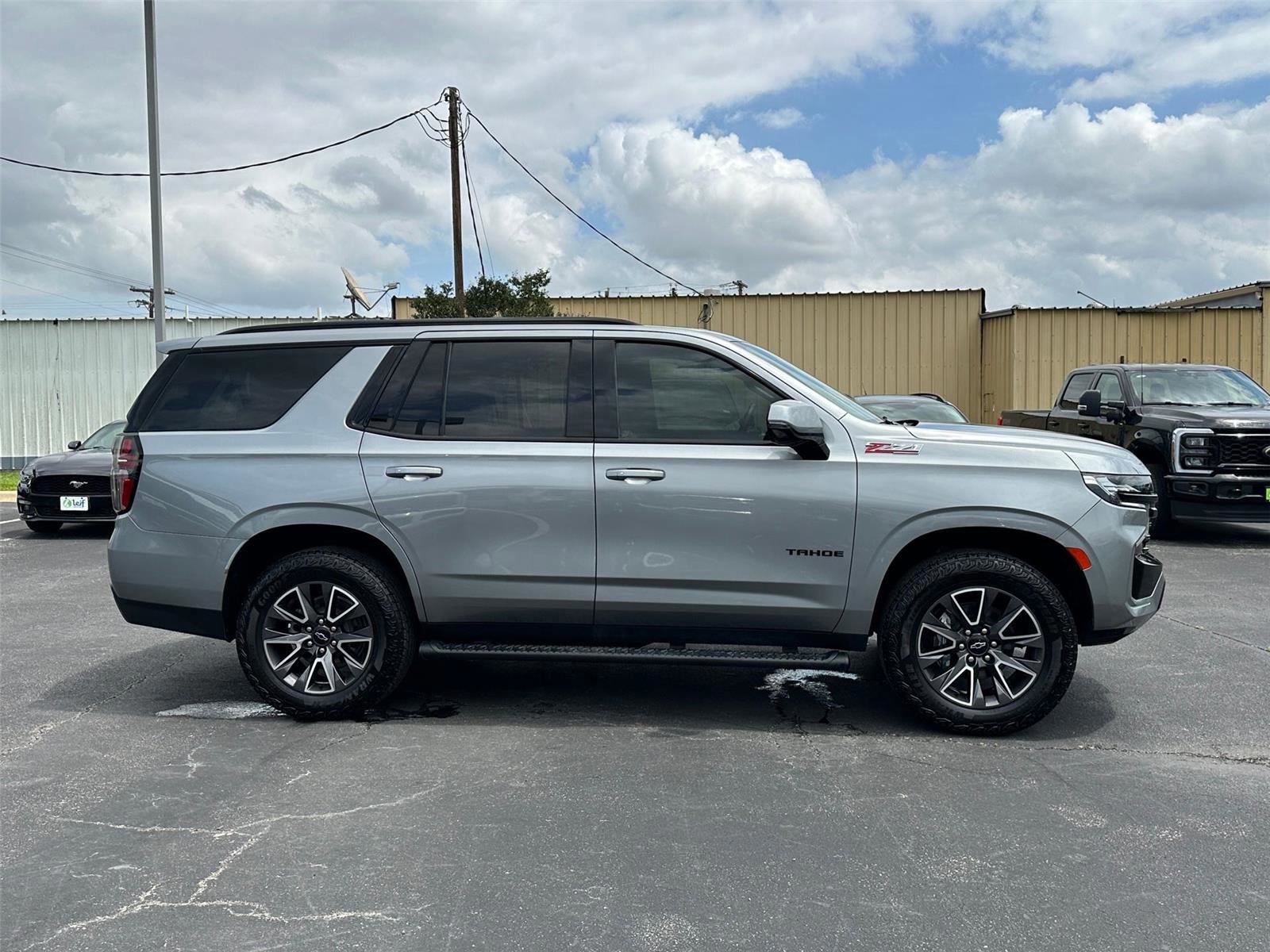 Used 2024 Chevrolet Tahoe Z71 w/ Luxury Package image 2