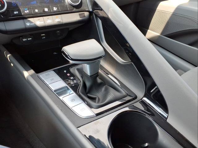 Used 2025 Hyundai Elantra Hybrid FWD image 23