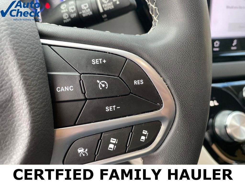 Used 2024 Chrysler Pacifica Touring-L image 32
