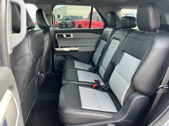 Certified 2023 Ford Explorer XLT w/ Equipment Group 202A AWD/4WD image 4