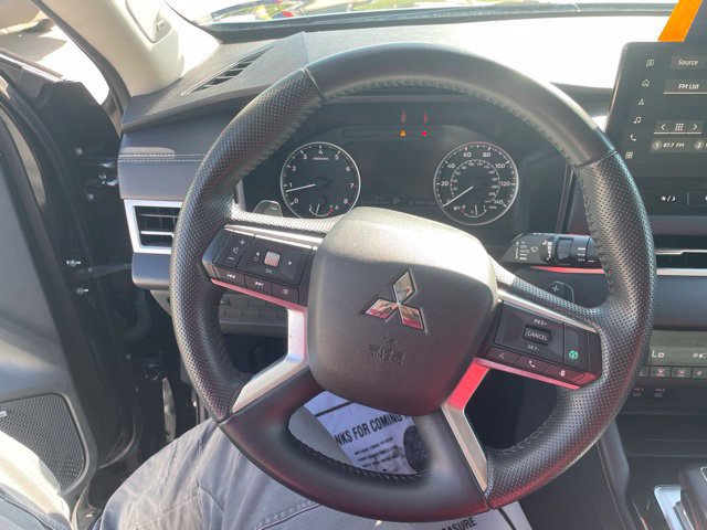 Used 2025 Mitsubishi Outlander SE AWD/4WD image 13