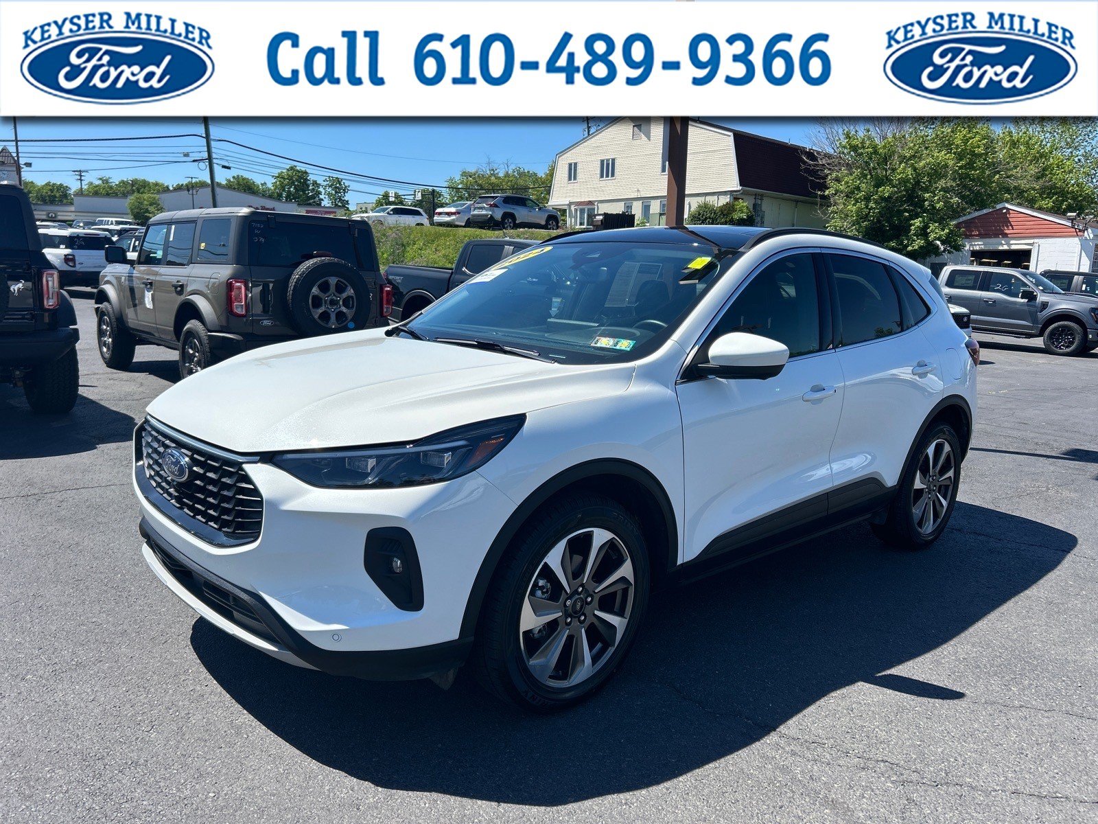 Certified 2024 Ford Escape Platinum w/ Class II Trailer Tow Package AWD/4WD image 1