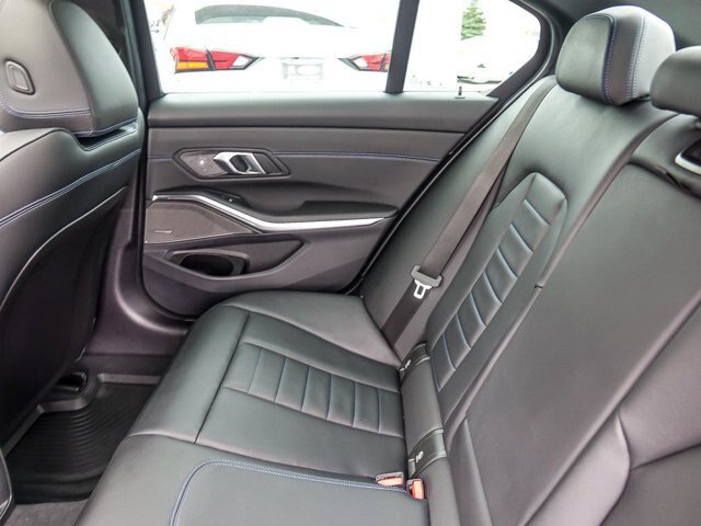 Used 2025 BMW 330i Sedan w/ M Sport Package RWD image 18