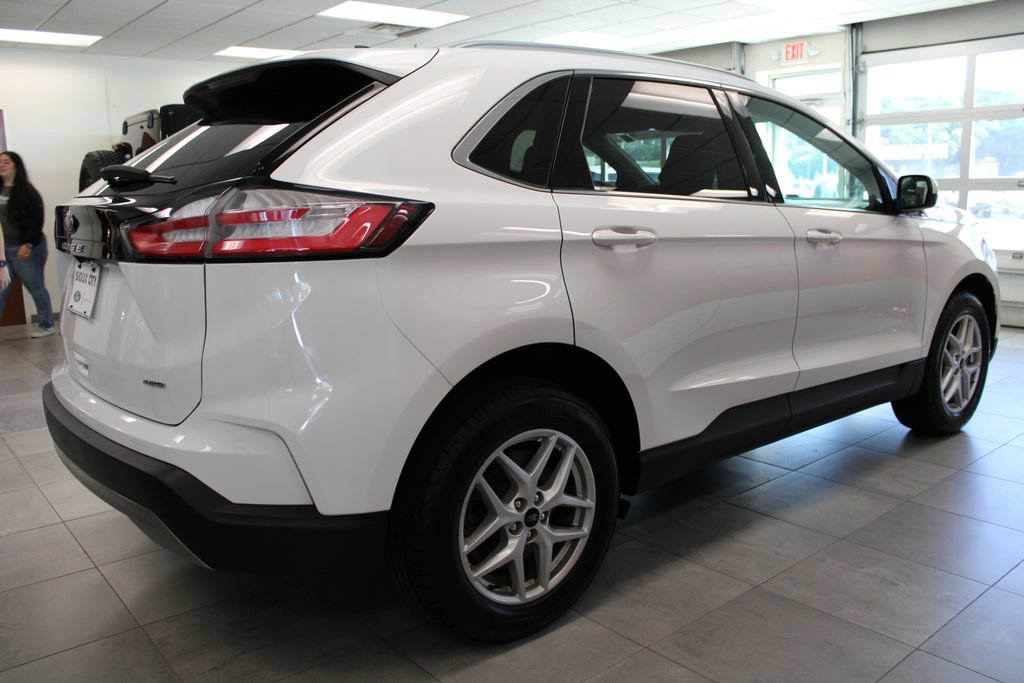 Certified 2024 Ford Edge SEL w/ Convenience Package AWD/4WD image 4