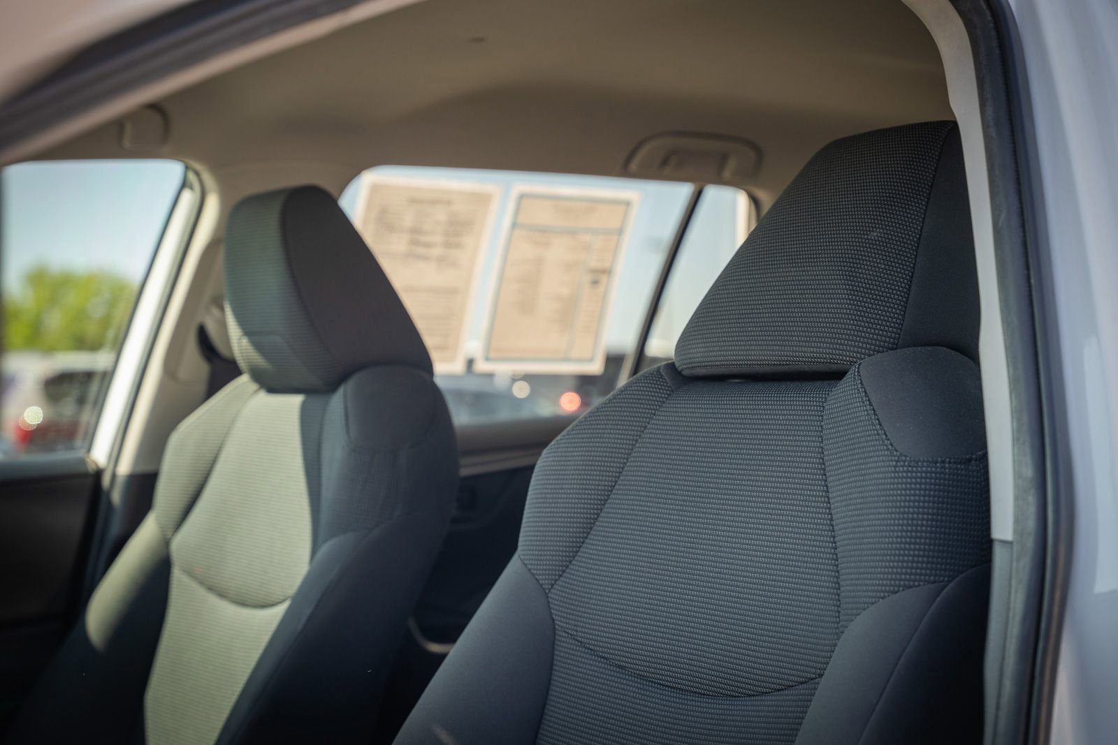 Used 2020 Toyota RAV4 LE FWD image 21