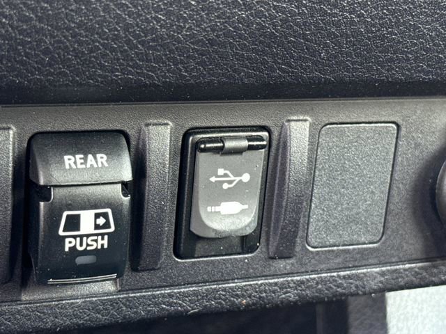 Used 2018 Toyota Tacoma SR5 RWD image 37