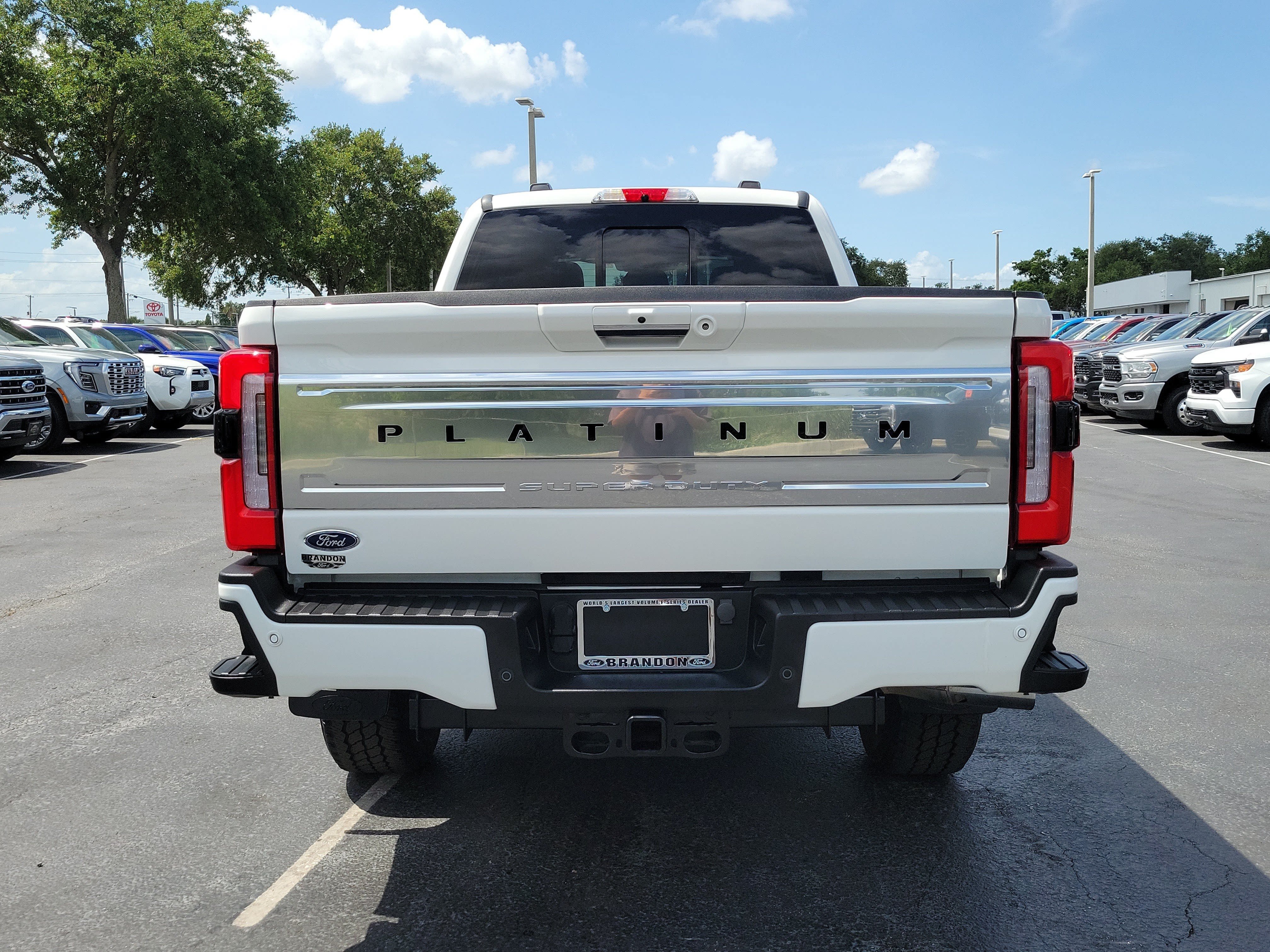 Certified 2024 Ford F250 Platinum w/ FX4 Off-Road Package AWD/4WD image 8