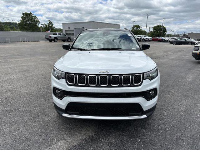Used 2023 Jeep Compass Limited AWD/4WD image 2