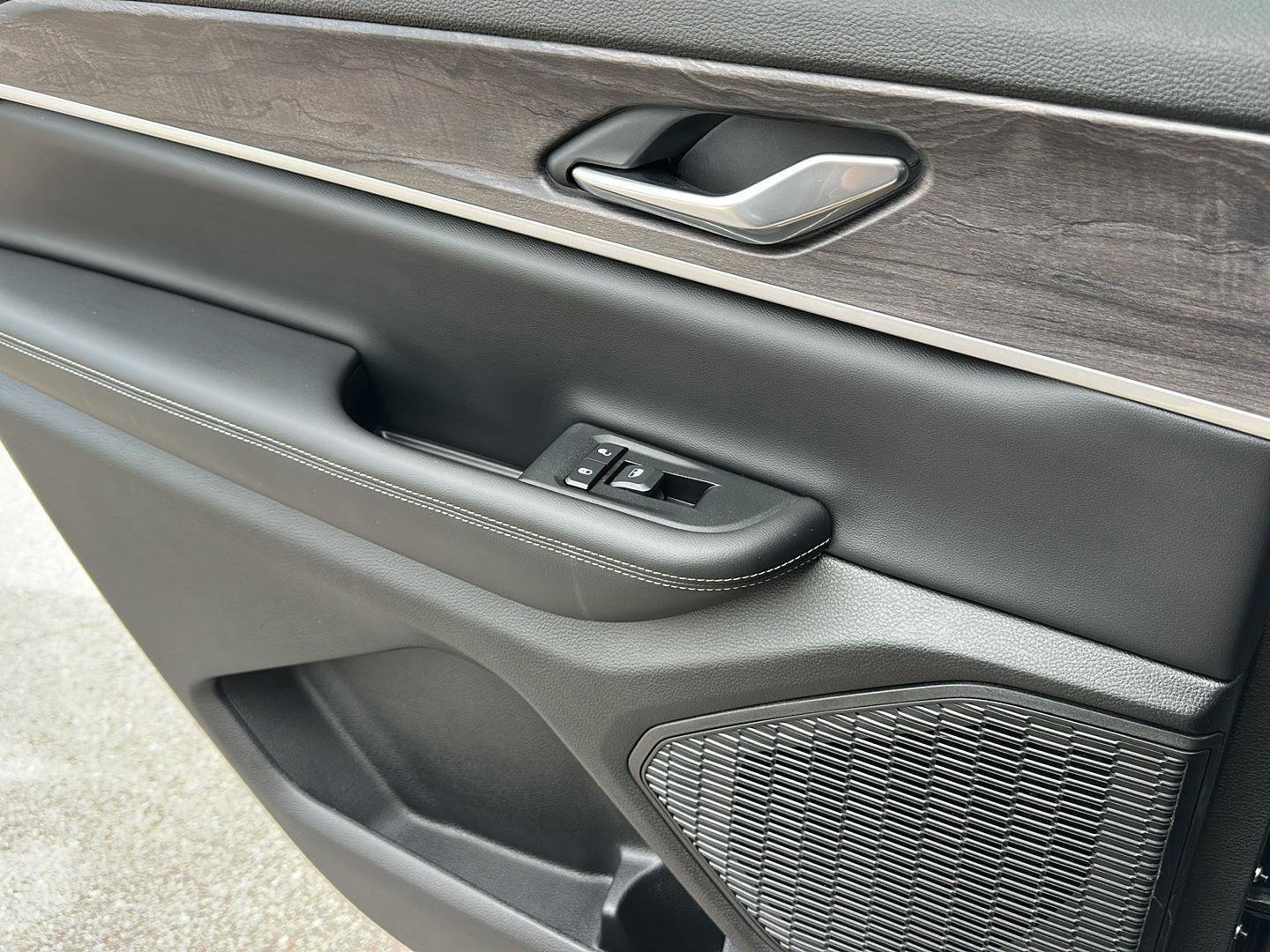 Used 2024 Jeep Grand Cherokee L Limited image 25