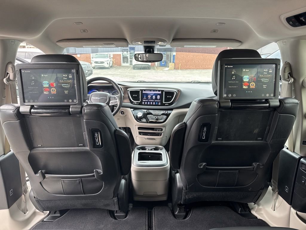 Used 2019 Chrysler Pacifica Touring-L Plus w/ Tire & Wheel Group image 15