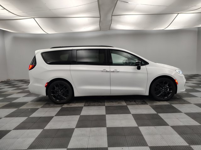 Used 2026 Chrysler Pacifica Limited w/ S Appearance Package FWD image 11