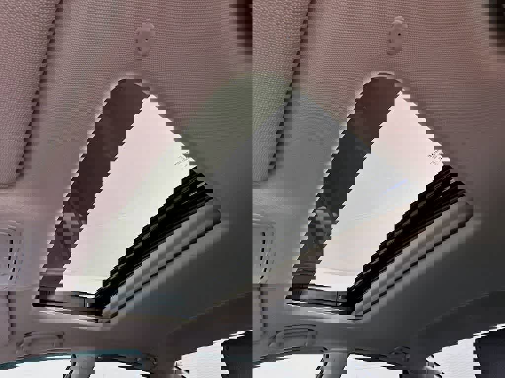 Used 2018 Honda Accord Touring image 32