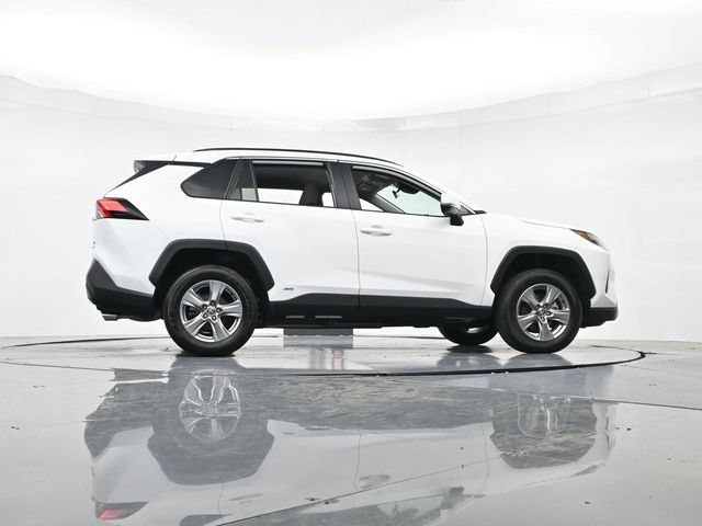 Used 2025 Toyota RAV4 XLE AWD/4WD image 32