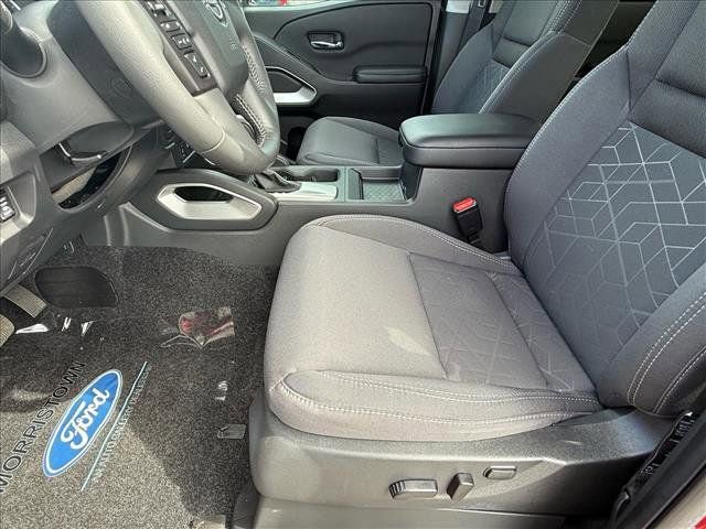 Used 2025 Nissan Frontier SV w/ SV Convenience Package image 15