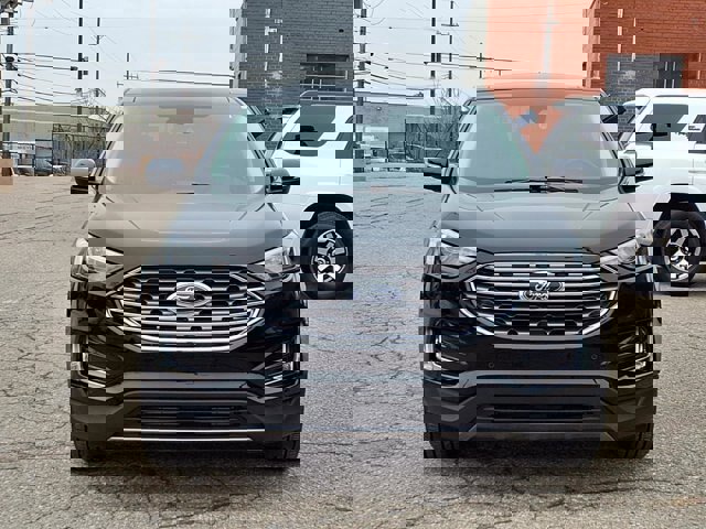 Certified 2024 Ford Edge Titanium w/ Class II Trailer Tow Package image 4