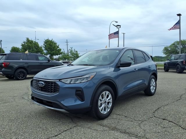 Certified 2025 Ford Escape Active w/ Tech Pack #1 AWD/4WD image 3